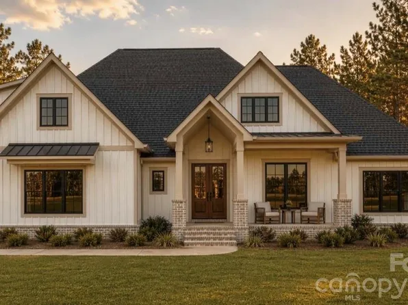 111 Rutledge Rd, Mount Holly, NC 28120
