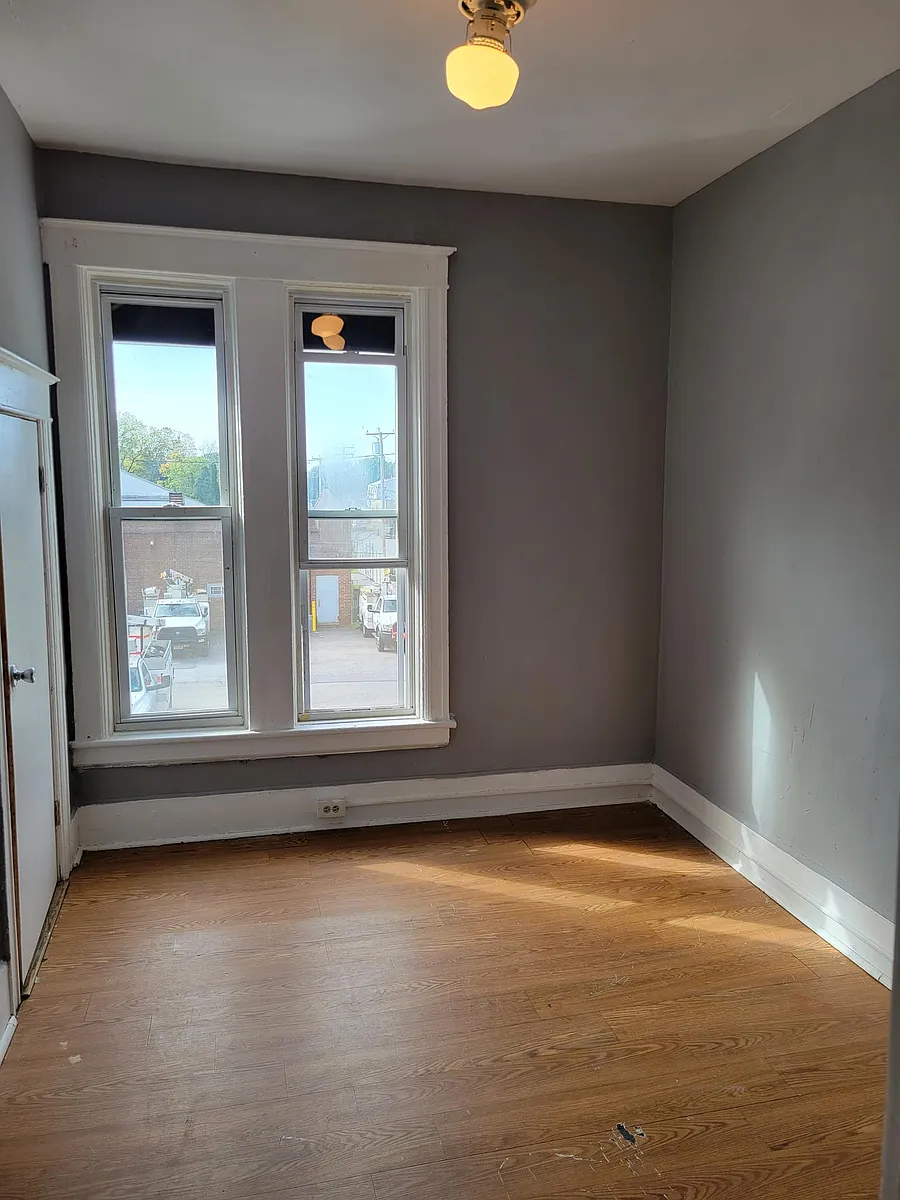 Building Photo - 91 Pershing Ave #2