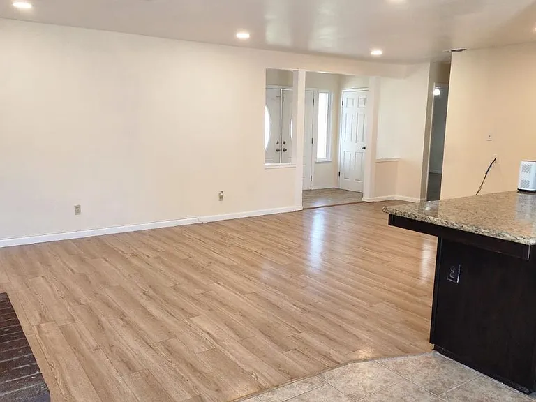 1385 Wimbledon Ct — Photo 4