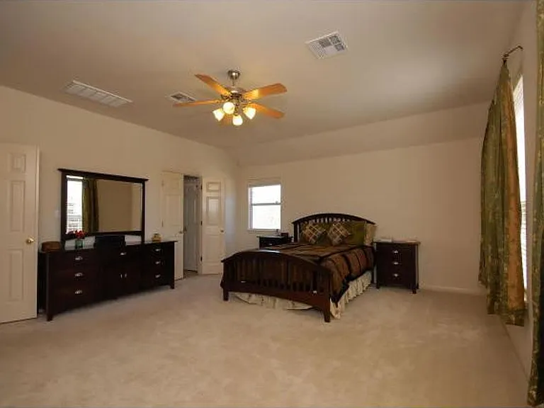 1553 Homewood Cir — Photo 9