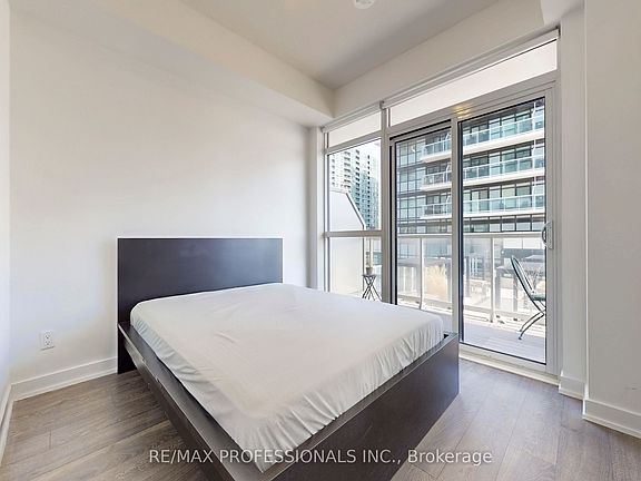 4th image of 251 Manitoba St #504