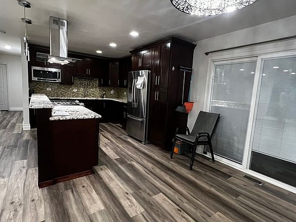 5th image of 6894 Hawthorne Ln