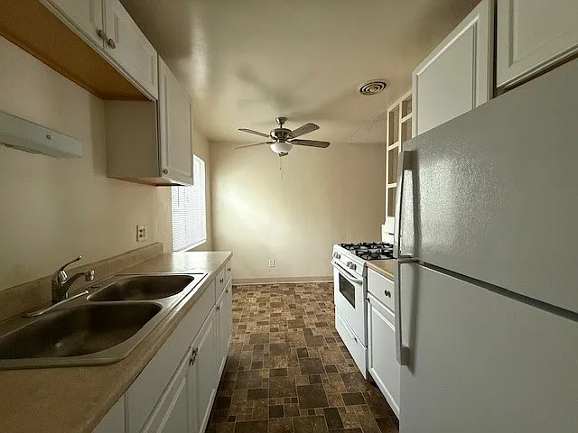 2 bed, 825 sqft, $2,200 — Photo 4