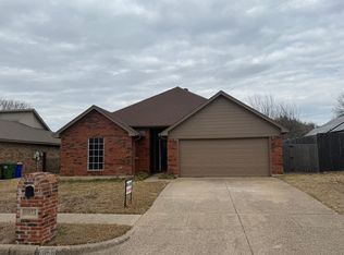 6033 Hillglen Dr, Watauga, TX 76148