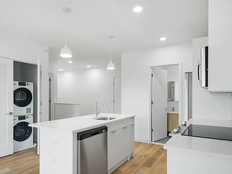 803 South — Photo 102
