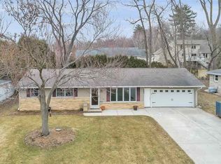 247 Alpine Dr, Green Bay, WI 54302