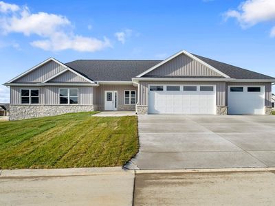 382 Solomia Ct, Peosta, IA, 52068