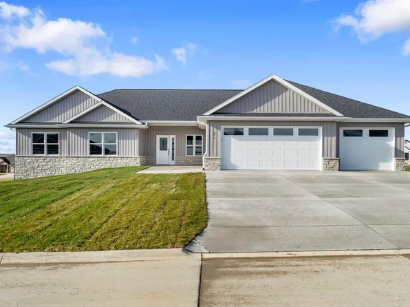 377 Wyatt Dr, Peosta, IA 52068