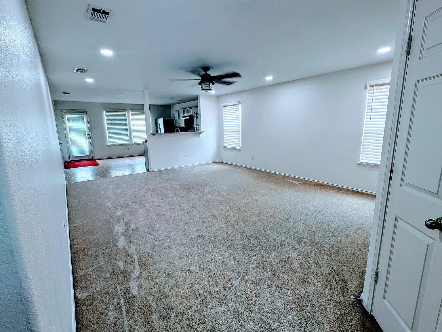 3 bed, 1647 sqft, $2,300 — Photo 3