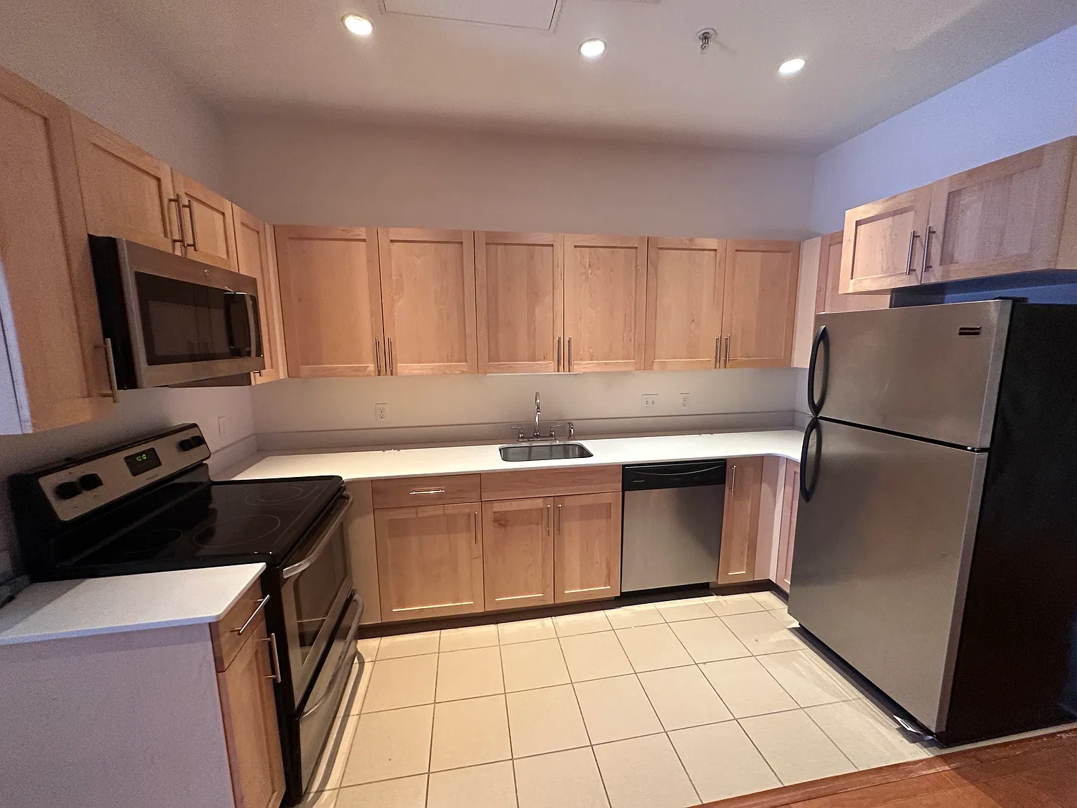 1 bed, 560 sqft, $3,200 — Photo 2