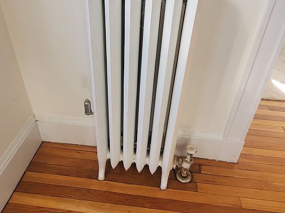 5th image of 44 Hillsdale St #1