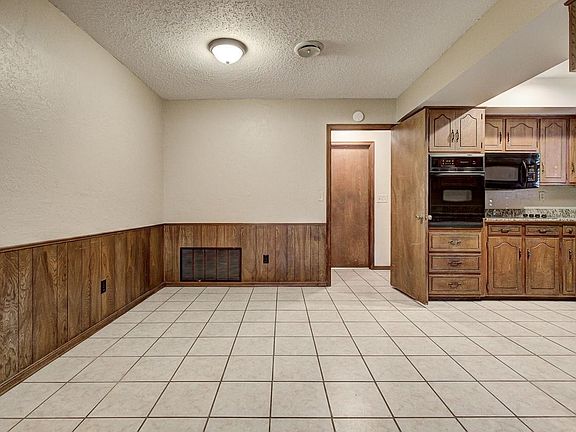 5th image of 115 W Dogwood Dr