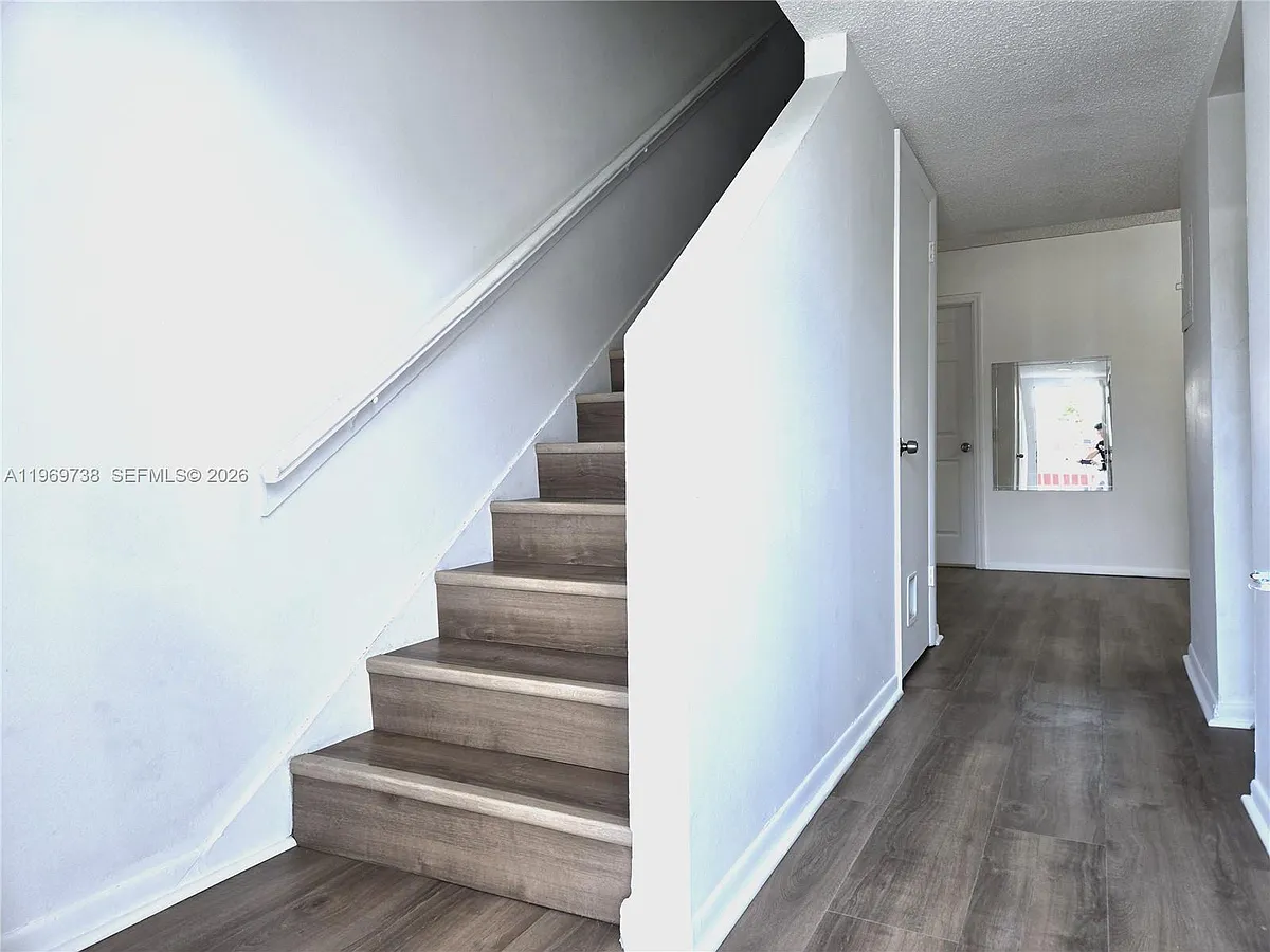 Building Photo - 300 NW 107th Ave #206