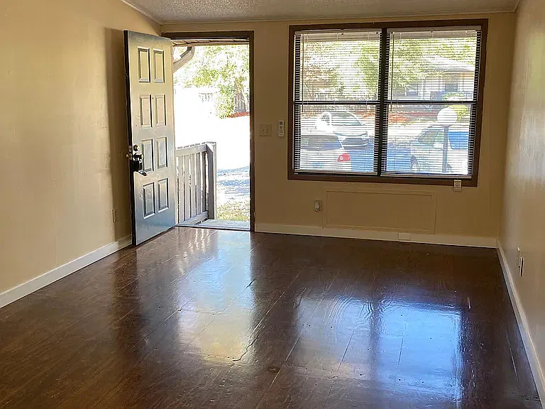 Studio, 380 sqft, $645 — Photo 2