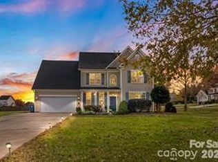 1450 Jc Raulston Ct, Hickory, NC 28602