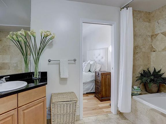 5th image of 975 N Lincoln St Unit A6k