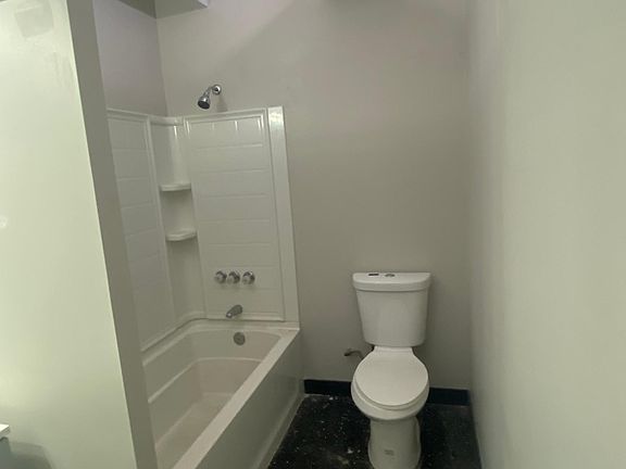 5th image of 1000 E 9th St #227