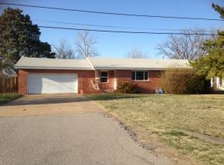 1205 E Gladstone Ave, Frederick, OK 73542