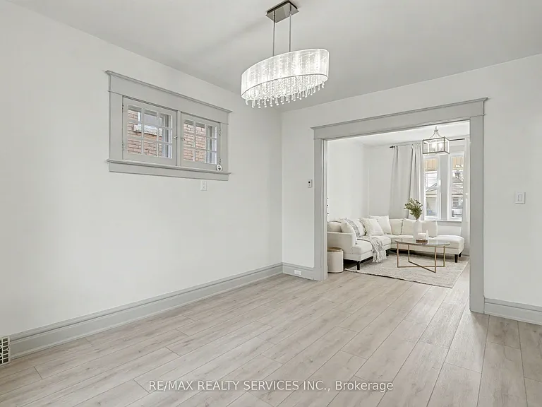 39 Fielden Ave — Photo 3