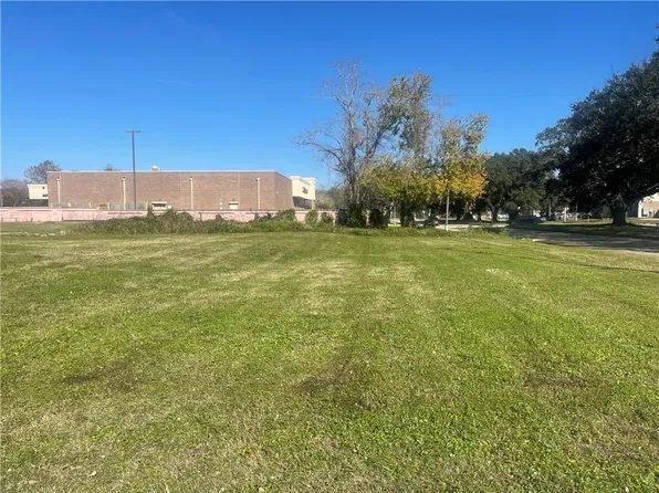 5701 Louis Prima Dr E, New Orleans, LA 70128