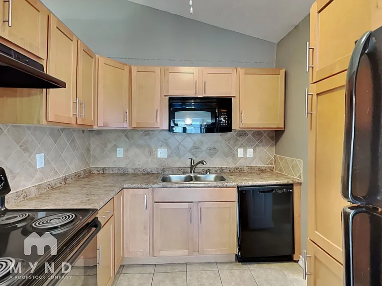 6702 Fire Hill Dr — Photo 3