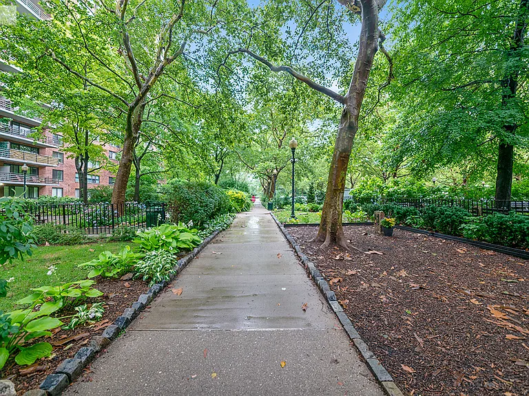 392 Central Park W #17D — Photo 11