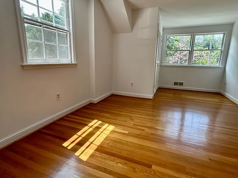 5100 Upton St NW — Photo 37