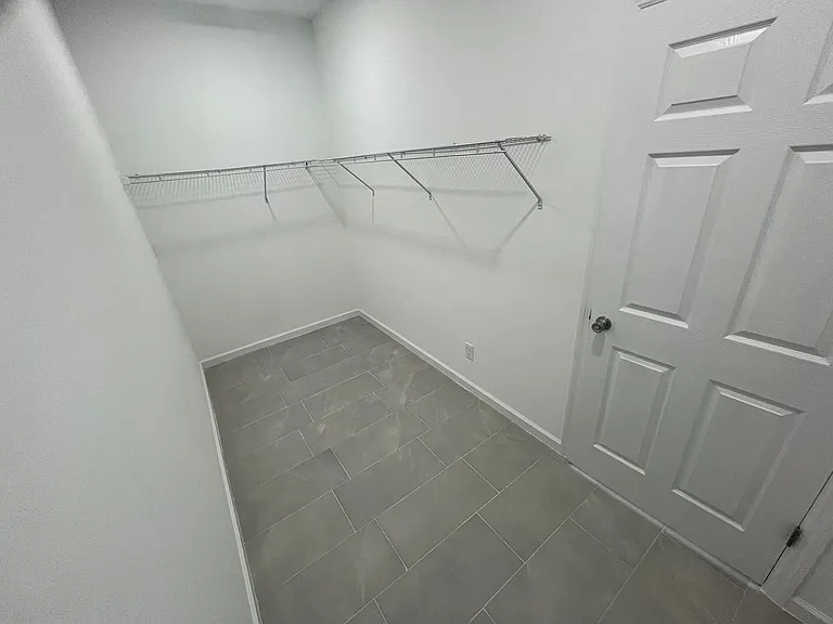 1025 Hunter St E — Photo 10