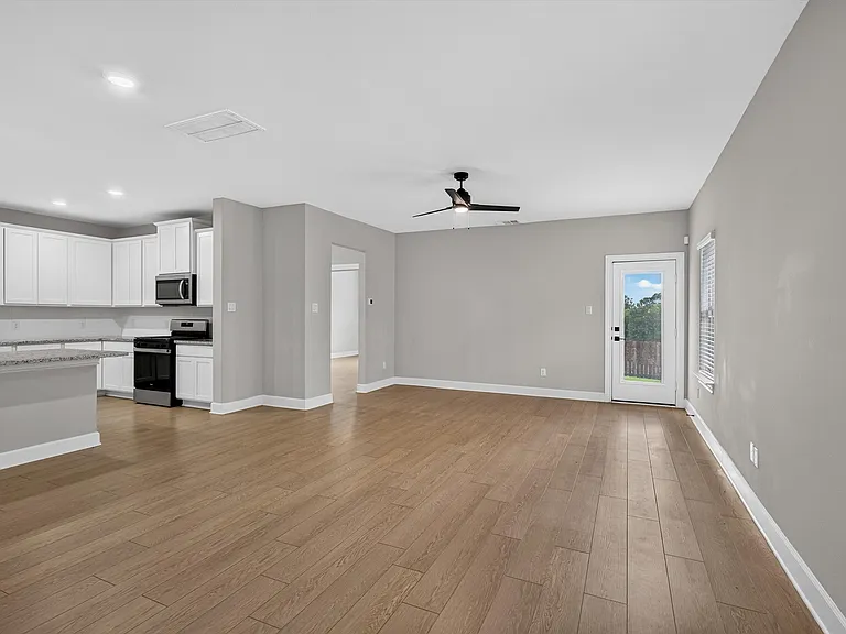 1309 Butler Ave — Photo 3