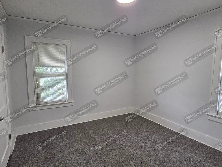 2498 Glendale St — Photo 9