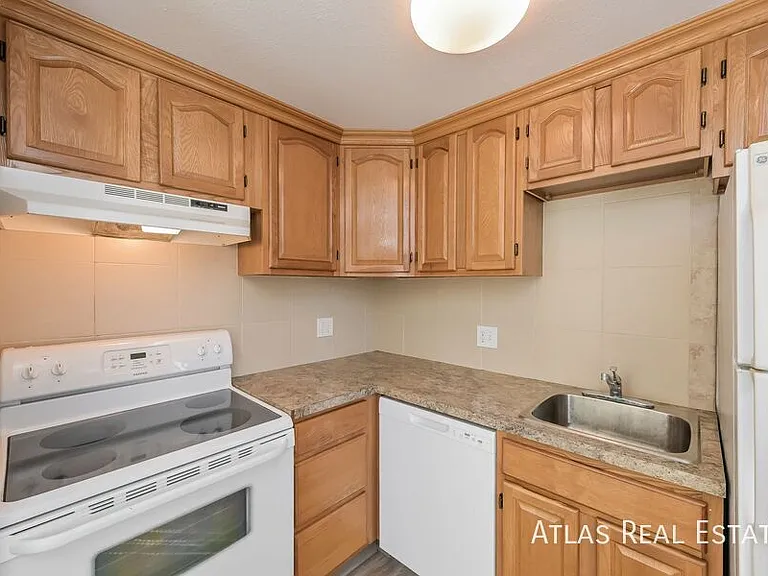 800 N Miller Ct #4 — Photo 6