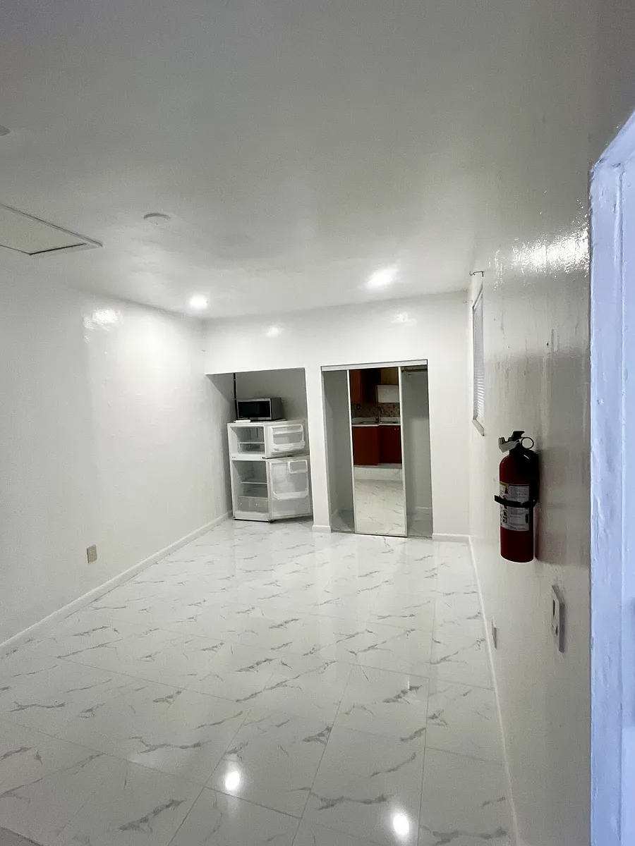 Building Photo - 2321 Tarpon Dr #2