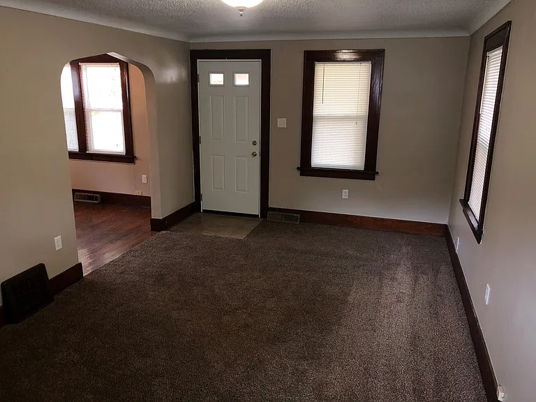 3406 Robinwood Dr — Photo 5