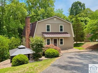911 Hunting Ridge Rd, Martinsville, VA 24112