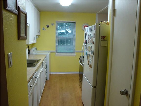 5th image of 421 NW Newton Dr