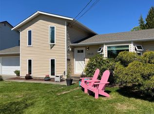 1646 Maquinna Ave, Comox, BC V9M3L1