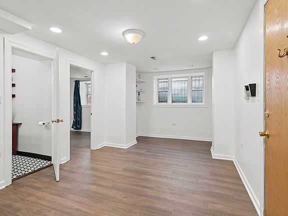 3rd image of 3845 W Altgeld St APT G