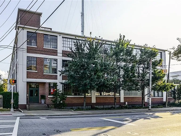 881 Memorial Dr SE #308 — Photo 1
