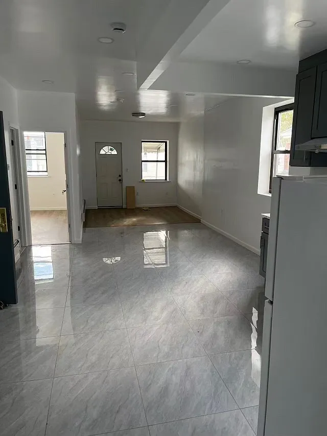4 bed, $3,700 — Photo 1