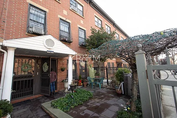 Rented by Brick&Mortar | media 8