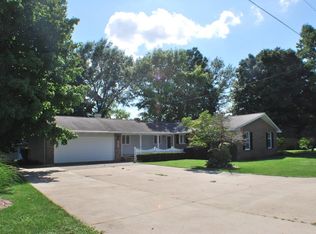 205 Hollingsworth Rd, Kansas, IL 61933