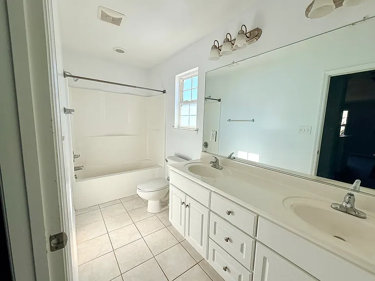 716 Lakeside Landing Ct — Photo 12