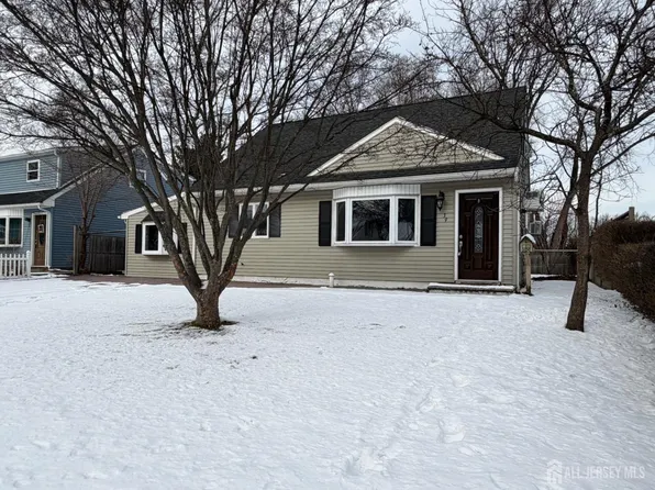 39 Birch Ter, Parlin, NJ 08859
