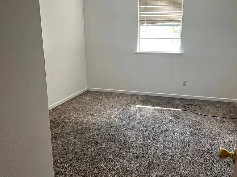 156 Lindsey Cir — Photo 8