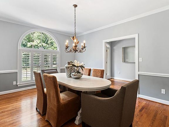 3rd image of 5021 Meadow Hill Ct