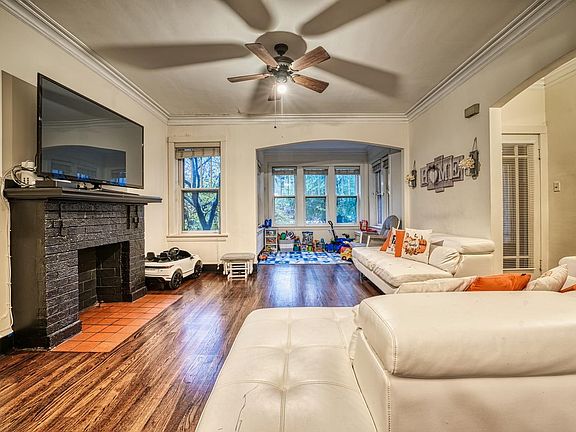 3rd image of 4527 N Whipple St #1