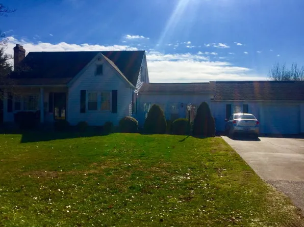 187 Third St, South Shore, KY 41175