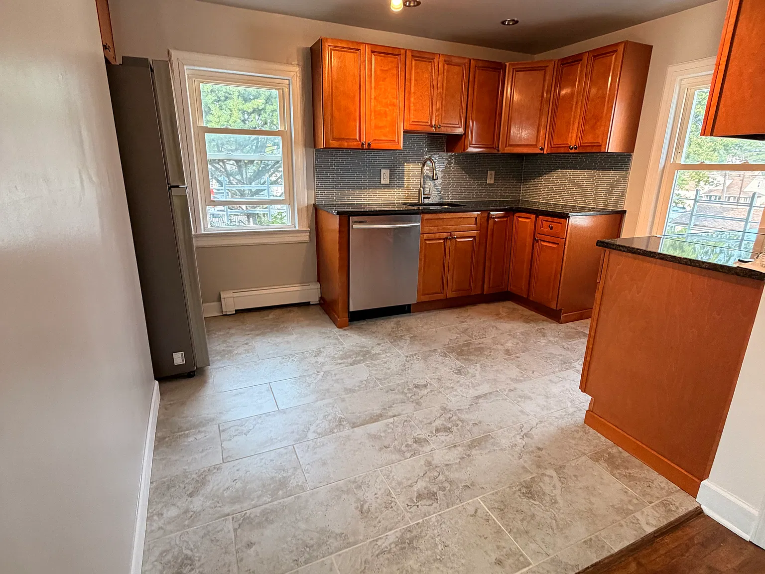 2 bed, 1100 sqft, $2,400 — Photo 4