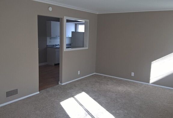 3rd image of 727 Shepley Dr