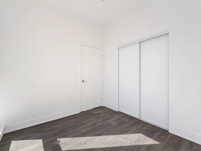 204 Burnhamthorpe Rd E #104 — Photo 32
